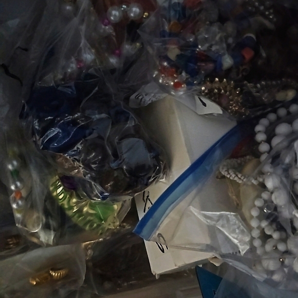 Mixed Wearable or Crafting Jewelry 2 pound box 📦 Random Lot - Picture 6 of 13